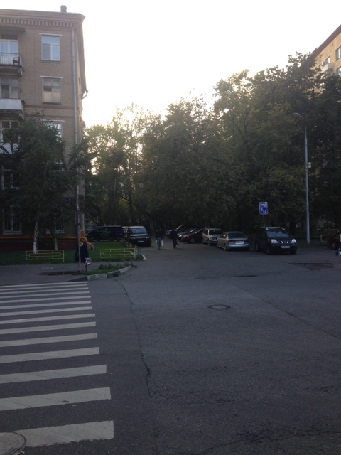 Пешеходный переход в двор